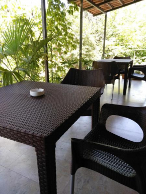Riverside Hotel